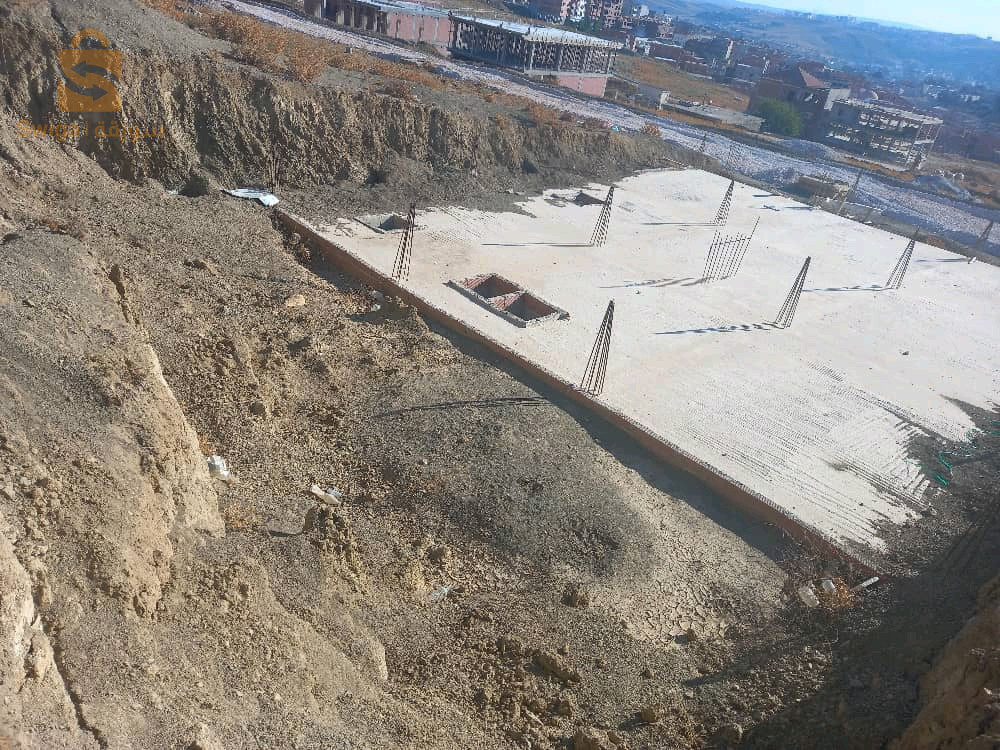 بلاط فورم في قطعة أرضمساحتها 240 متر مربع عقد موثق و دفتر عقاري سركينة الشطر الرابع مدخل بن شيكو