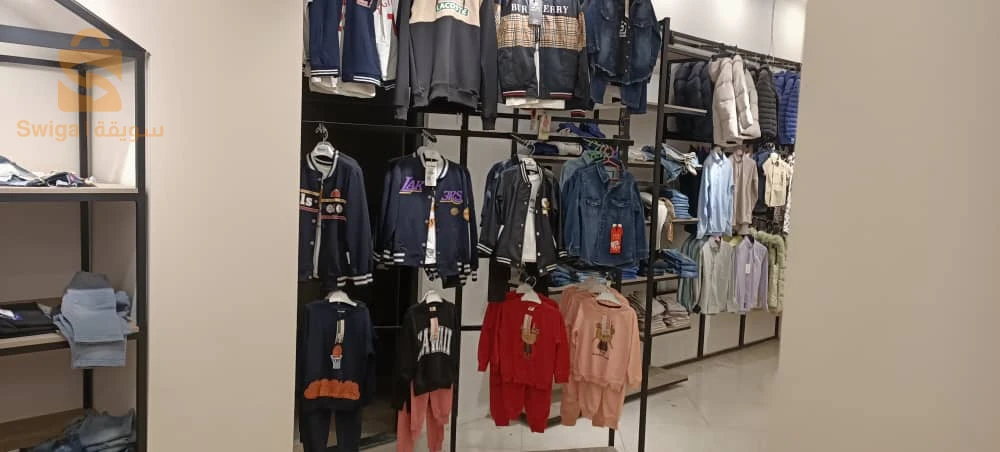 محل للبيع