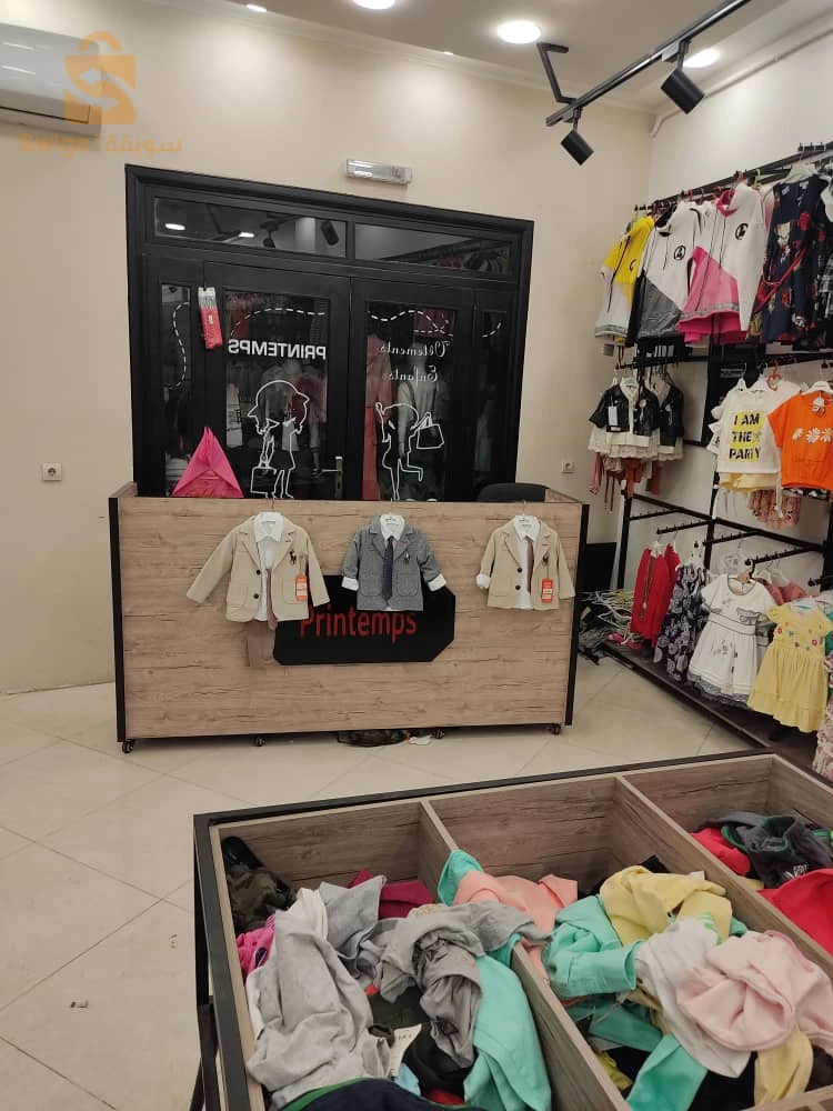 محل للبيع