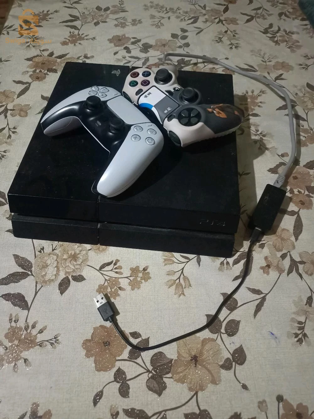 PS4 
مفلاشية 11.00 + dongle
فيها العاب ركب و أبدا تلعب