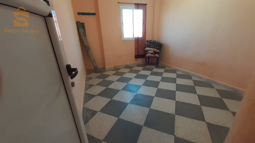 شقة مجهزة فيها ڨراج تع سيارة في الڨلتة دائرة المرسي الشلف تطل علي البحر قريبة من جميع مرافق سوبيرات محلات
طريق الوطني رقم 11  قريبة من مستغانم حوالي 80كلم