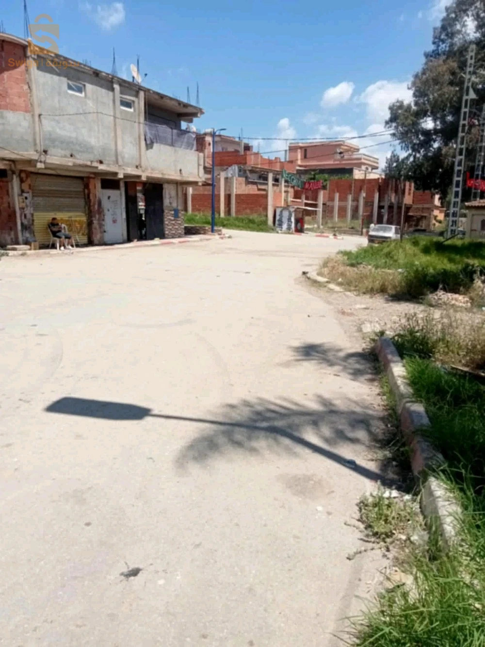 أونقار للبيع في كشكاش بلدية حطاطبة ولاية تيبازة جاي علا طريق الكبيرة فيه700متر مربع عقد ملكية ودفتر عقاري ورخصة بناء R+4 وشهادة سلبية فيه 3واجهات مرحبا بالجميع