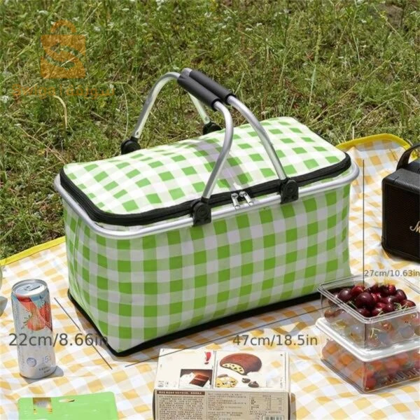 وعاء من البيكيه عبارة عن عزل حراري مرن قابل للحمل مع غطاء وملمس من الألومنيوم