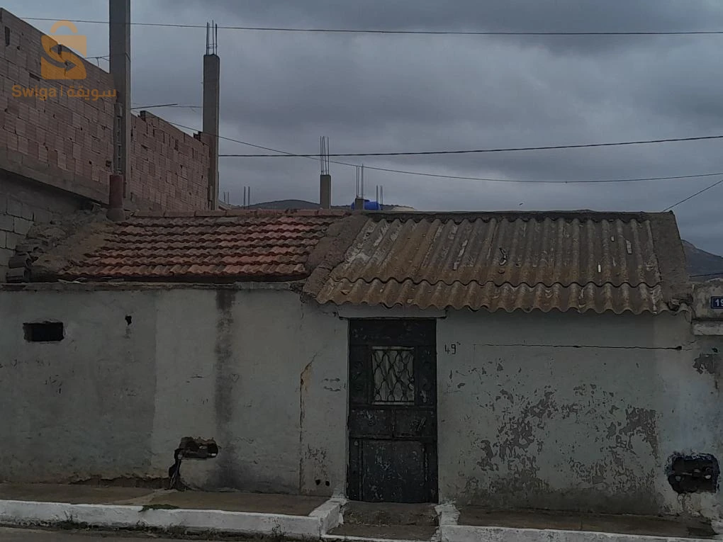 سلام عليكم كين حوش للبيع في بوزجار ولاية عين تموشنت 
فيه 264م² 
فيه 5 ديار 
بعيد عن شاطئ بوزجار ب 1.5km 
0771108915
0792880260