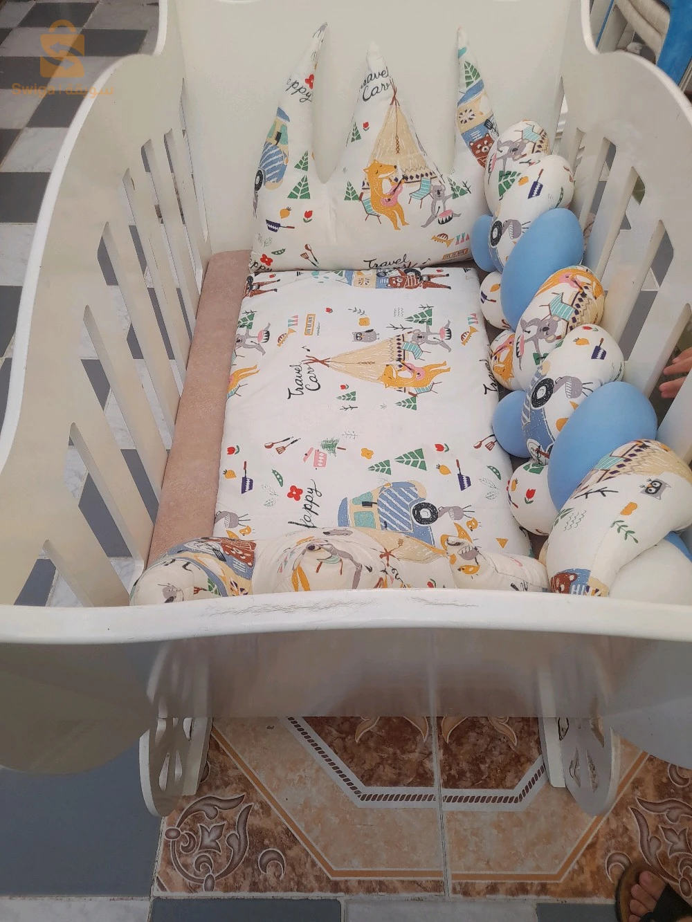 lit pour bébé en bonne état