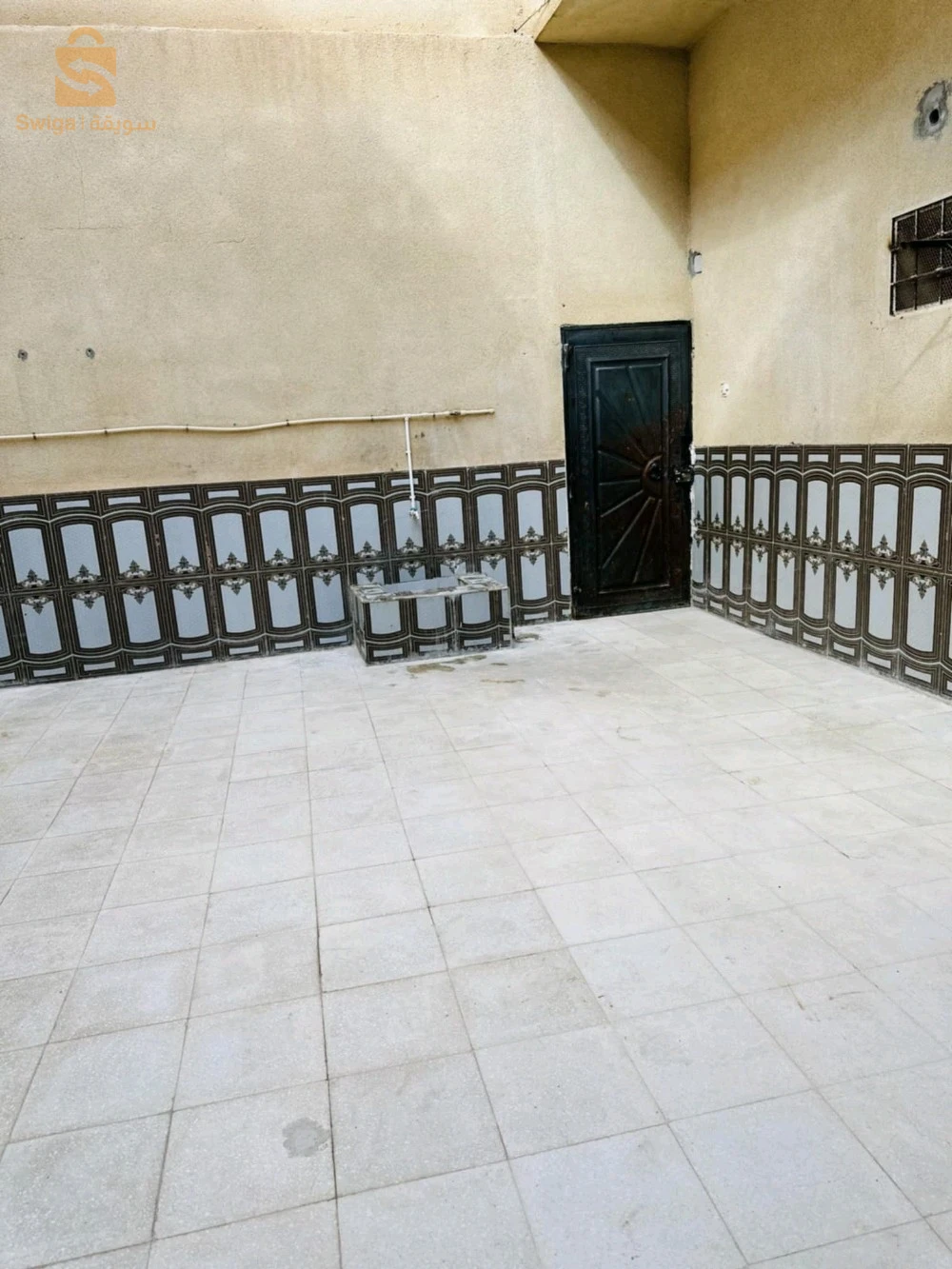 سكن للبيع يقع في حي بوزيد بني ثور ورقلة بجانب دار الشباب وراء مرقد الشرطة للإتصال عبر رقم الهاتف 0672062696