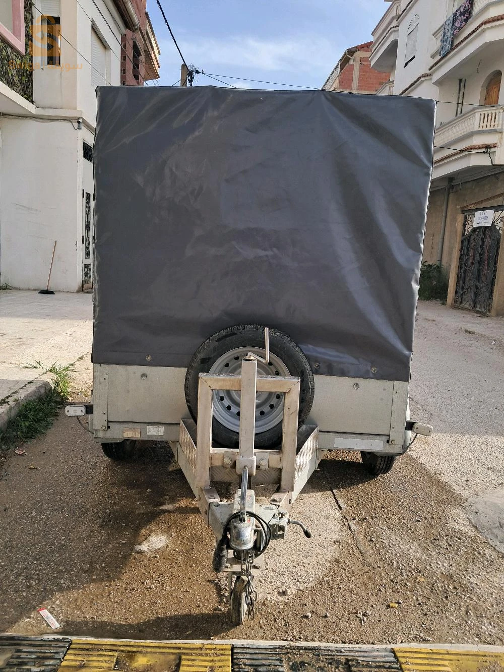 Remourque française 4 roues avec roue de secours ,Rédale et bâche état neuf pour plusieurs informations contacter 0797668189 année 2019