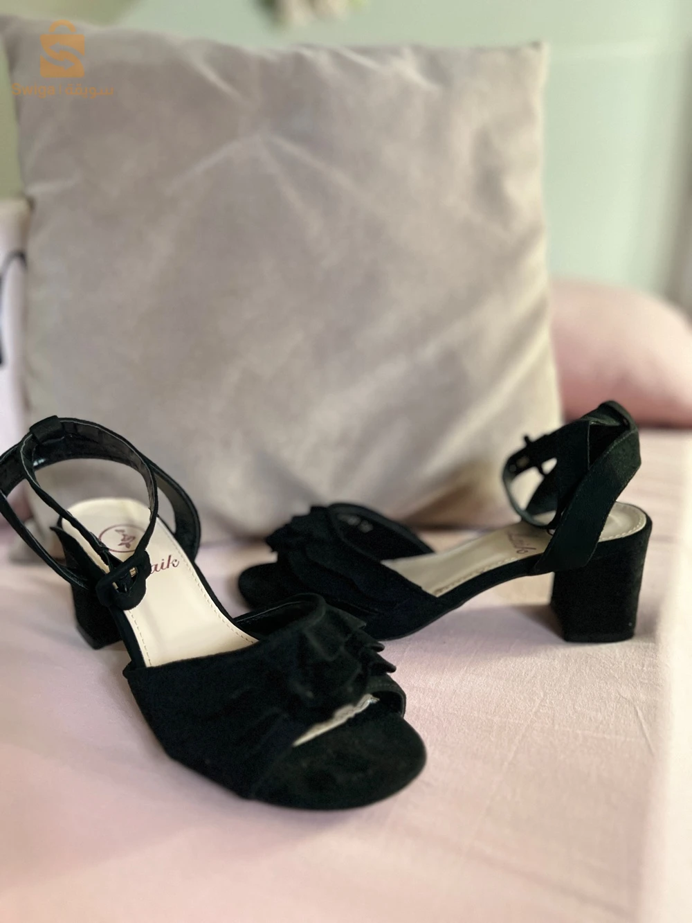 Sandale truffle noire en daim