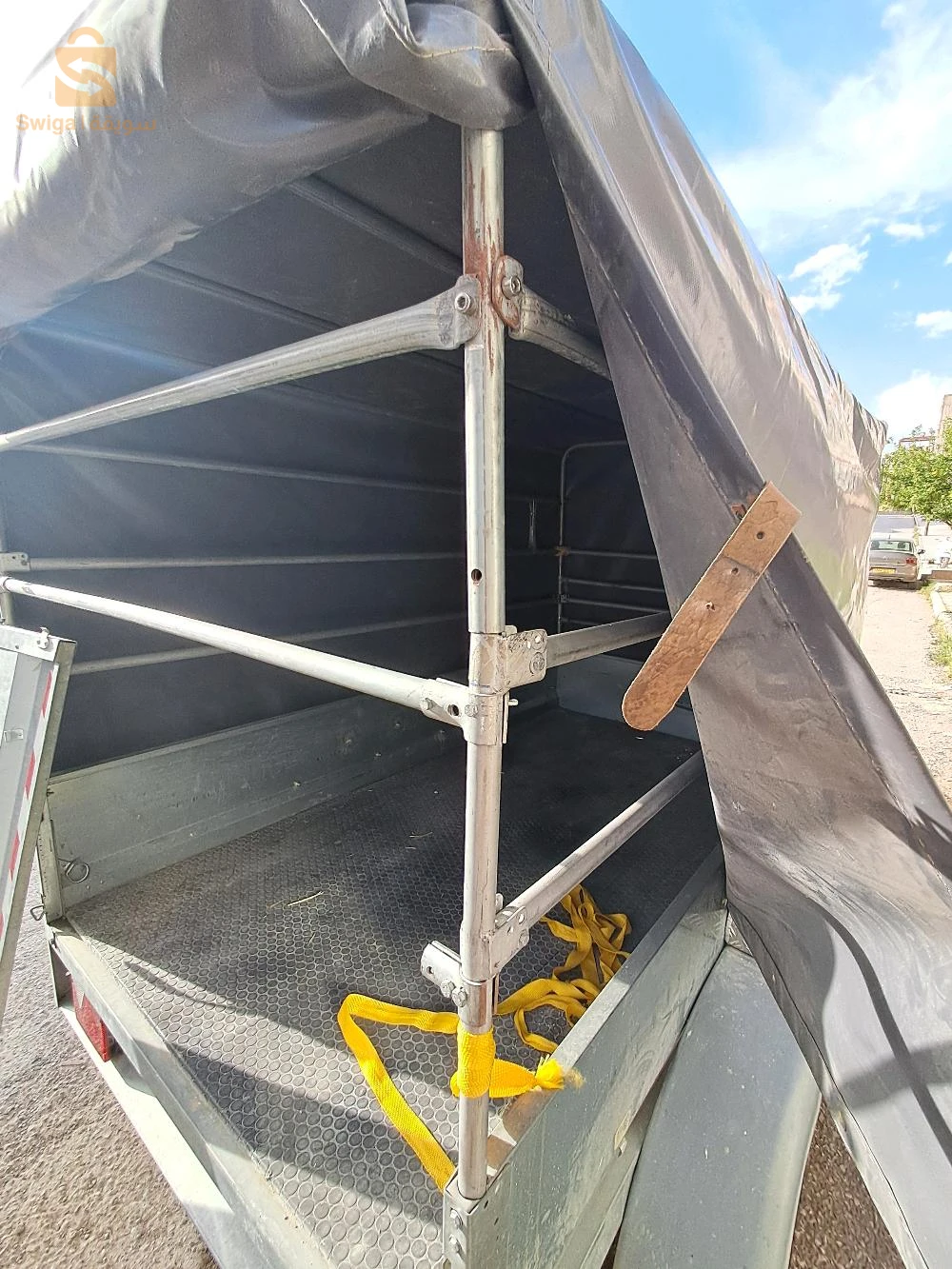 Remourque française 4 roues avec roue de secours ,Rédale et bâche état neuf pour plusieurs informations contacter 0797668189 année 2019