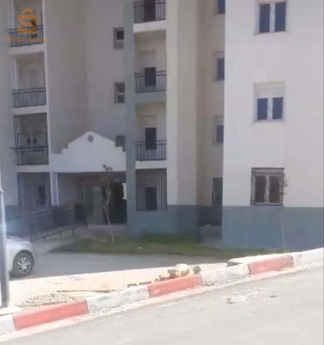 شقة أربعة غرف الطابق الثالث الشادية بلدية قاوس ولاية جيجل