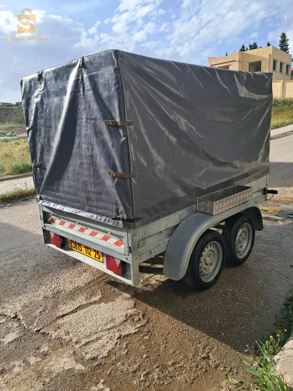 Remourque française 4 roues avec roue de secours ,Rédale et bâche état neuf pour plusieurs informations contacter 0797668189 année 2019