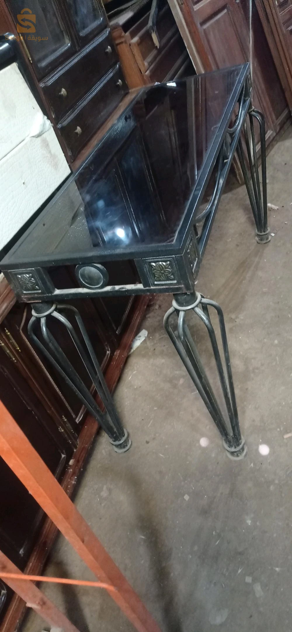 console en métal ajouter une miroir 
coiffeuse