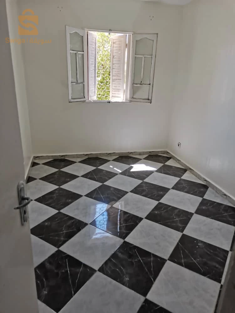 شقة طابق أرضي حي هادئ جيران مشاء الله