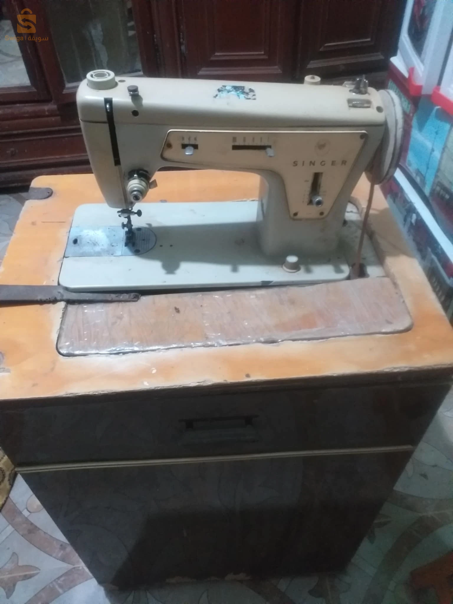 ماكينة خياطة