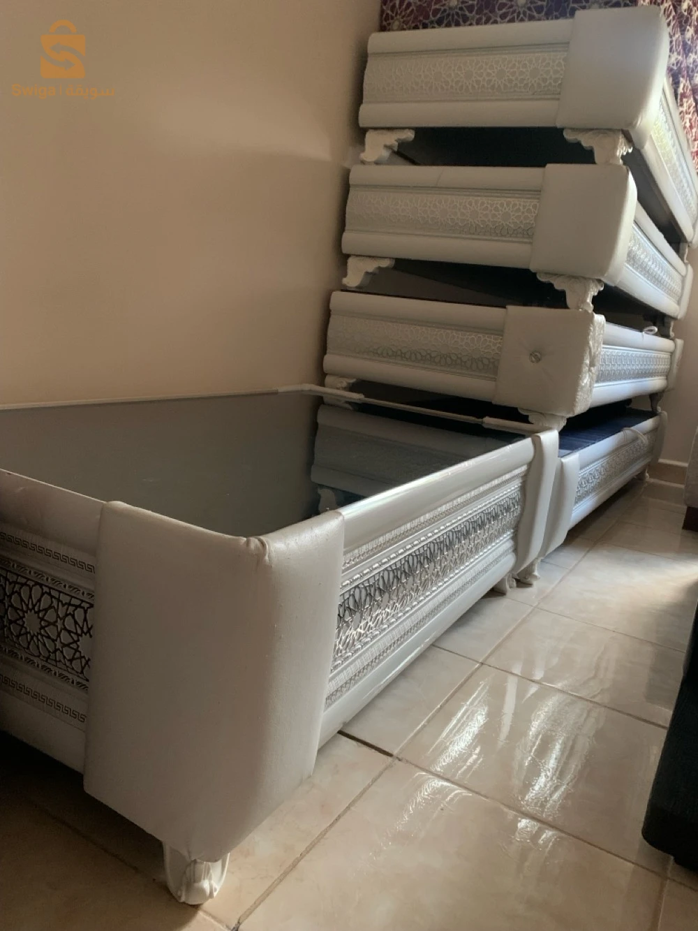 canapé’s coffret+ table blanche+table noire