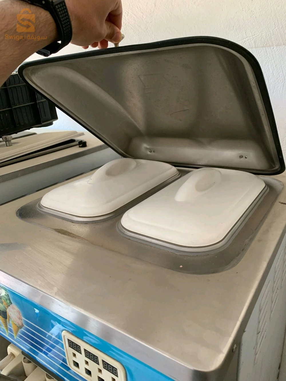 2 ماشينات تاع لاكريم