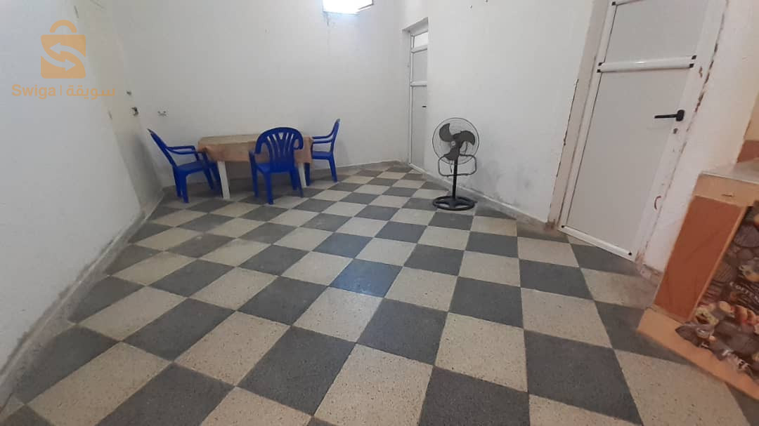 شقة مجهزة فيها ڨراج تع سيارة في الڨلتة دائرة المرسي الشلف تطل علي البحر قريبة من جميع مرافق سوبيرات محلات
طريق الوطني رقم 11  قريبة من مستغانم حوالي 80كلم