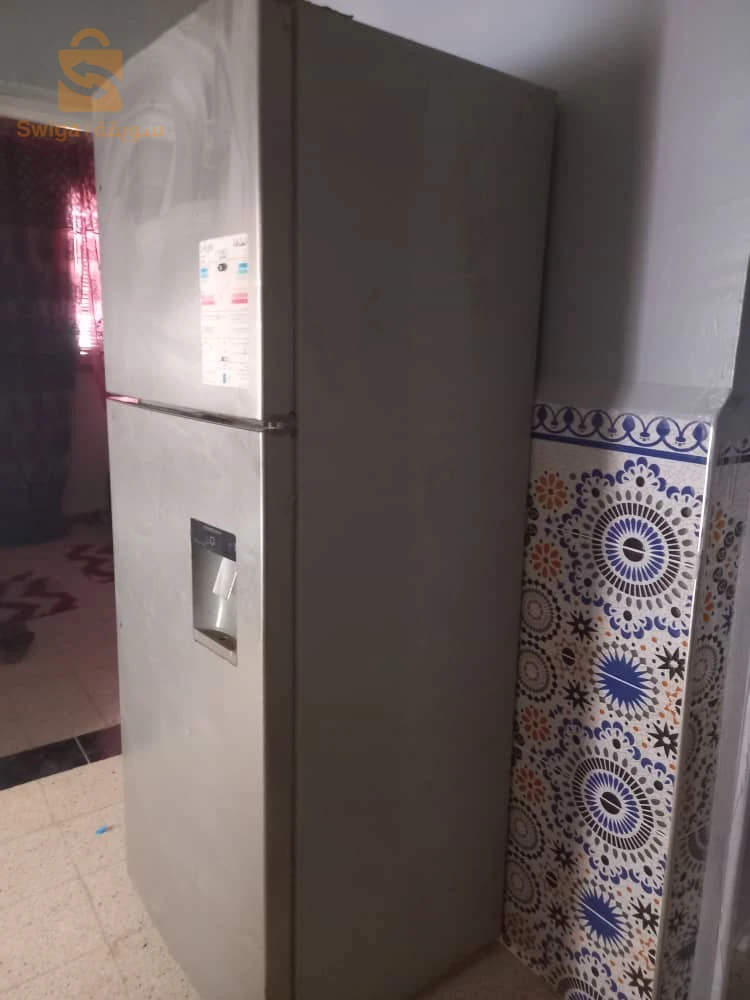 متوفر ثلاجة من نوع ايريس حاجة نضيفة ماشاء الله 
ناقص غي غاز وفويت 
لي قاصد يتصل: 0663071049