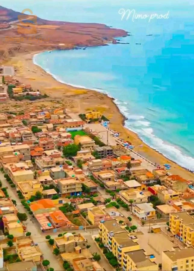 للكراء منزل مجهز للاصطياف في الڨلتة المرسي الشلف مطل علي البحر فيه ڨراج تع سيارة قريب من جميع مرافق