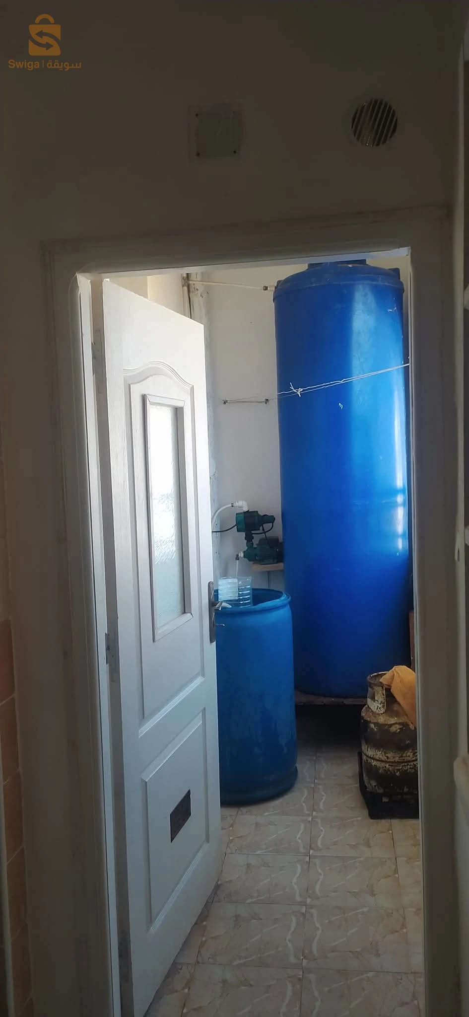 للكراء منزل مجهز للاصطياف في الڨلتة المرسي الشلف مطل علي البحر فيه ڨراج تع سيارة قريب من جميع مرافق