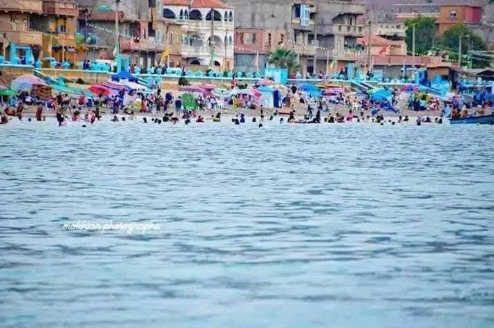 للكراء منزل مجهز للاصطياف في الڨلتة المرسي الشلف مطل علي البحر فيه ڨراج تع سيارة قريب من جميع مرافق