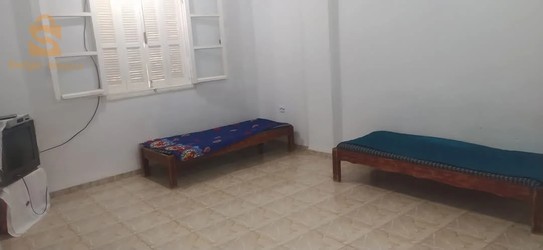 للكراء منزل مجهز للاصطياف في الڨلتة المرسي الشلف مطل علي البحر فيه ڨراج تع سيارة قريب من جميع مرافق