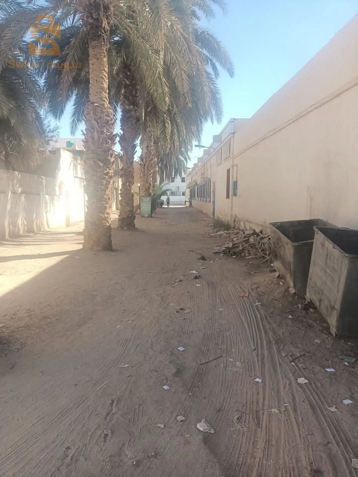 (02) منازل للبيع 300م2 +300م2 الحائط بالحائط كل وحدة بدفتر عقاري، وسط مدينة ورقلة بالقرب من مخبزة غزة طريق مستشفى محمد بوضياف ووكالة أوريدو وبالقرب من إتصالات الجزائر  وبريد الجزائر والمستشفى العسكري ومقر الولاية ووكالة جازي وكل المرافق لكل منزل دفتر عقاري خاص  لمن يهمه الأمر الإتصال على الإأرقام التالية:-0672062696/0771306071