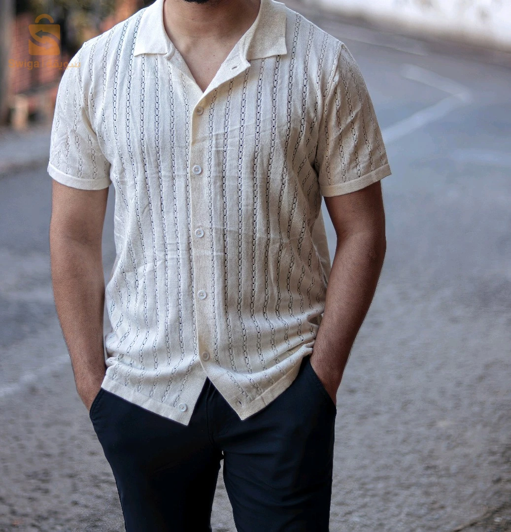 Chemise tendance – Été 2025." (قميص عصري – صيف 2025)