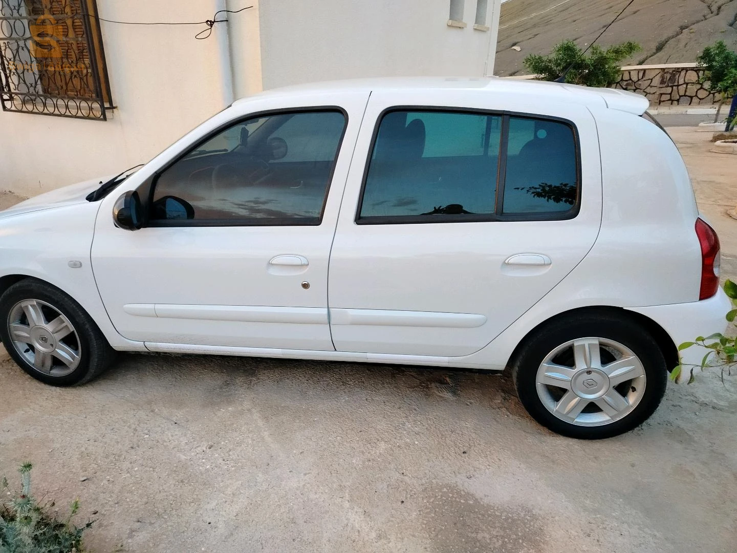 Renault Clio 3 2015 44 AIN DEFLA