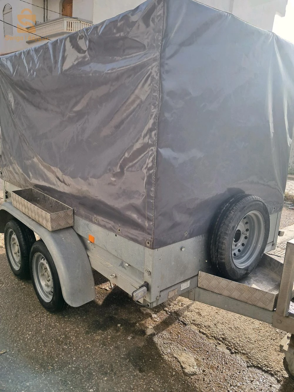 Remourque française 4 roues avec roue de secours ,Rédale et bâche état neuf pour plusieurs informations contacter 0797668189 année 2019