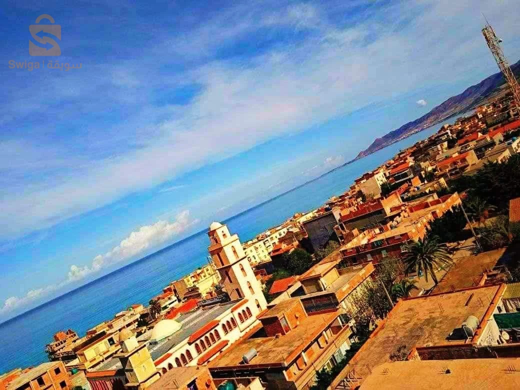 للكراء منزل مجهز للاصطياف في الڨلتة المرسي الشلف مطل علي البحر فيه ڨراج تع سيارة قريب من جميع مرافق