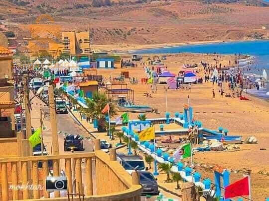 للكراء منزل مجهز للاصطياف في الڨلتة المرسي الشلف مطل علي البحر فيه ڨراج تع سيارة قريب من جميع مرافق