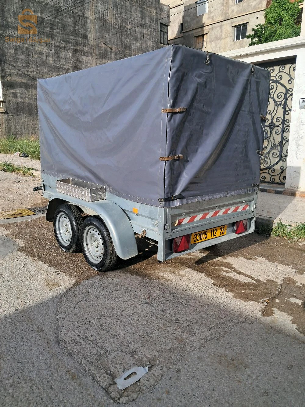 Remourque française 4 roues avec roue de secours ,Rédale et bâche état neuf pour plusieurs informations contacter 0797668189 année 2019