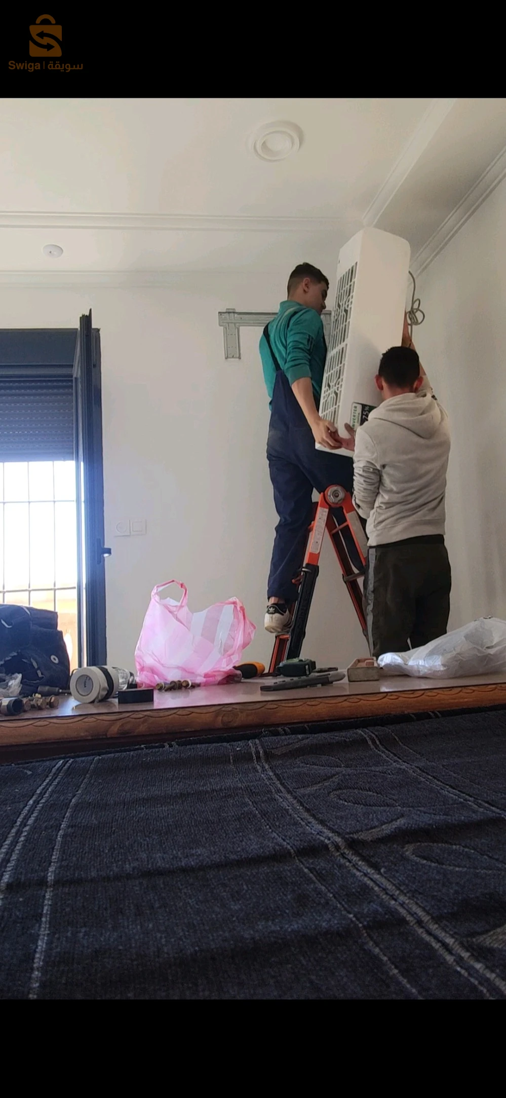 فني تركيب مكيفات الهواء installateur climatiseurs