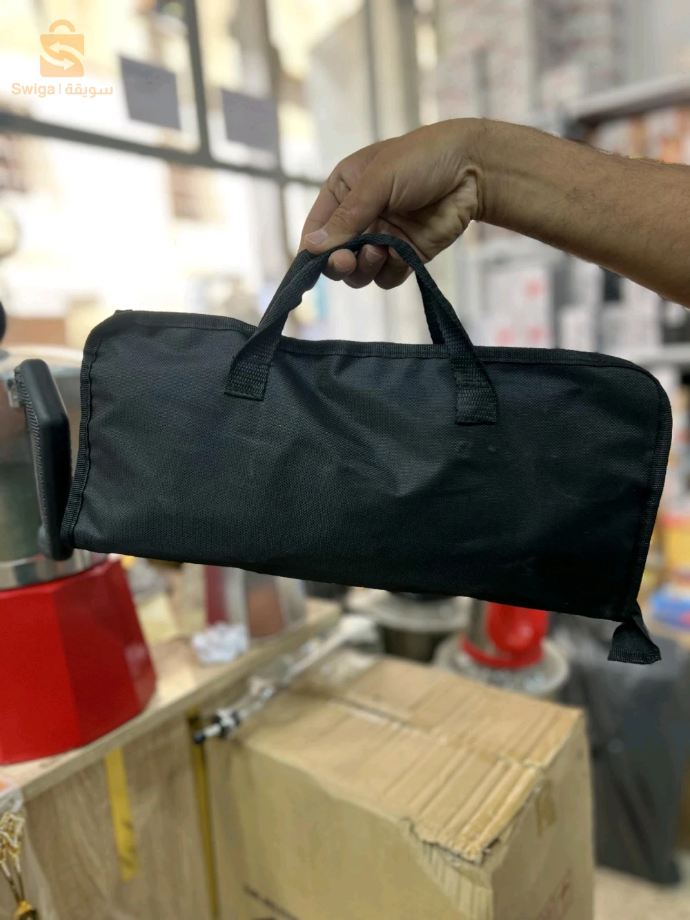 طقم سكاكين احترافي داخل حقيبة حمل.