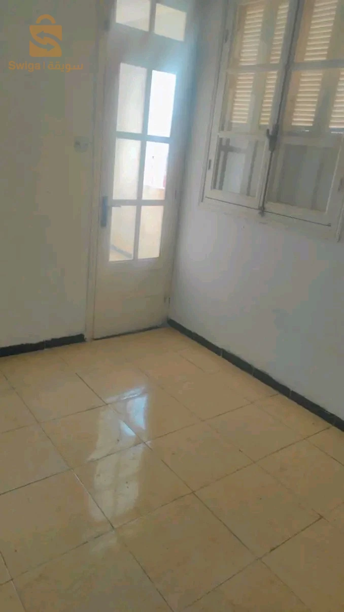 مكتبنا يوفر لكم شقة للبيع  في حي ديرو الطابق الخامس مساحتها 77م.  للاستفسار ماعليكم إلا التواصل معي في الخاص