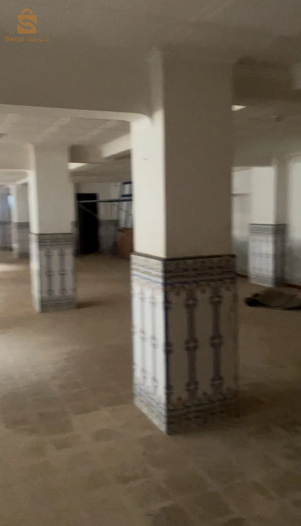 vente 3 niveaux commerciaux de villa scala en face la pompe a essence