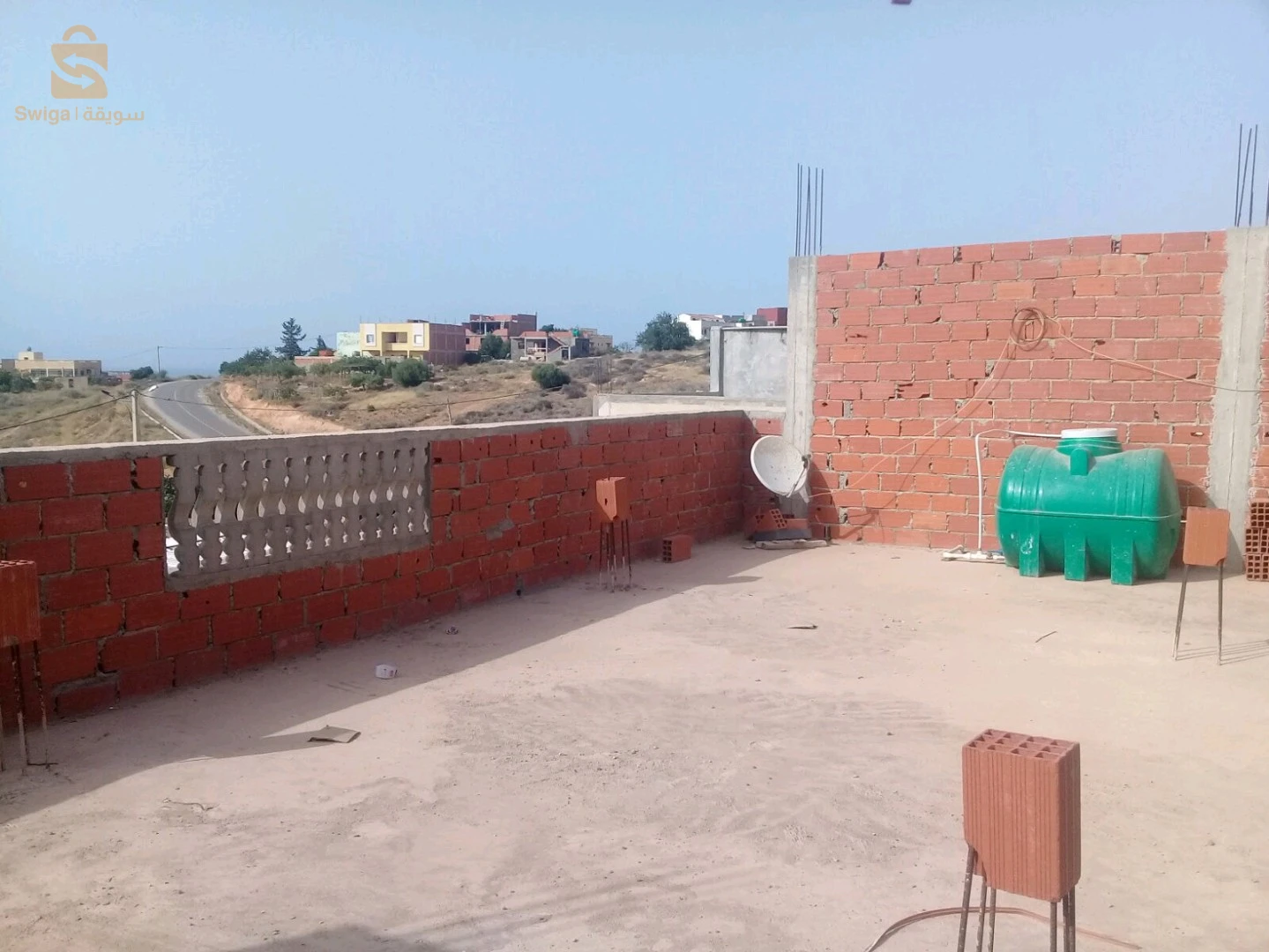 📌الناس لي تحب السكن امام البحر و تكون اطلالة على البحر  
📍كاين هاد الشقة في البحيرة بلدية سوق الثلاثاء ولاية تلمسان
المساحة 120m²
تتكون من طابقين (السطح ) وغرفتين ومبطخ و طواليت ودوش وڨراج لي ركن السيارة تتوفر على الماء (باشدو) والكهرباء 
فايتة في لاكداس 
للإستفسار أكثر يرجى الإتصال لي الأرقام التالية 
0655892969
0655892969