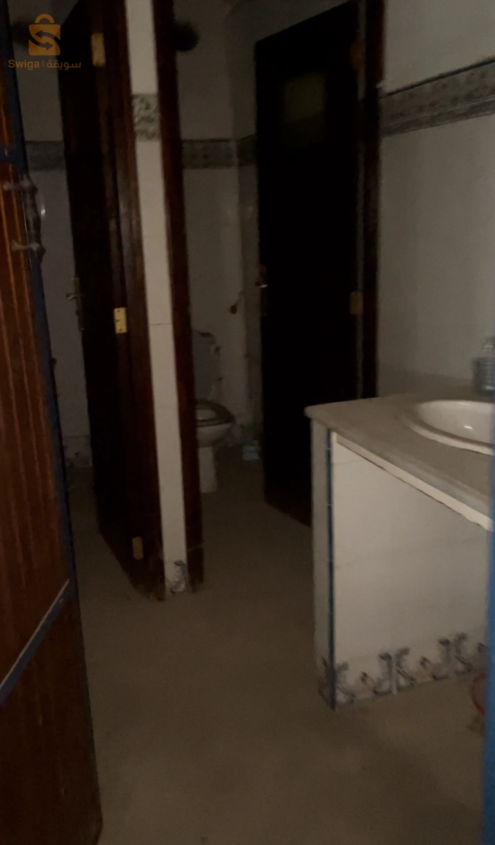 vente 3 niveaux commerciaux de villa scala en face la pompe a essence