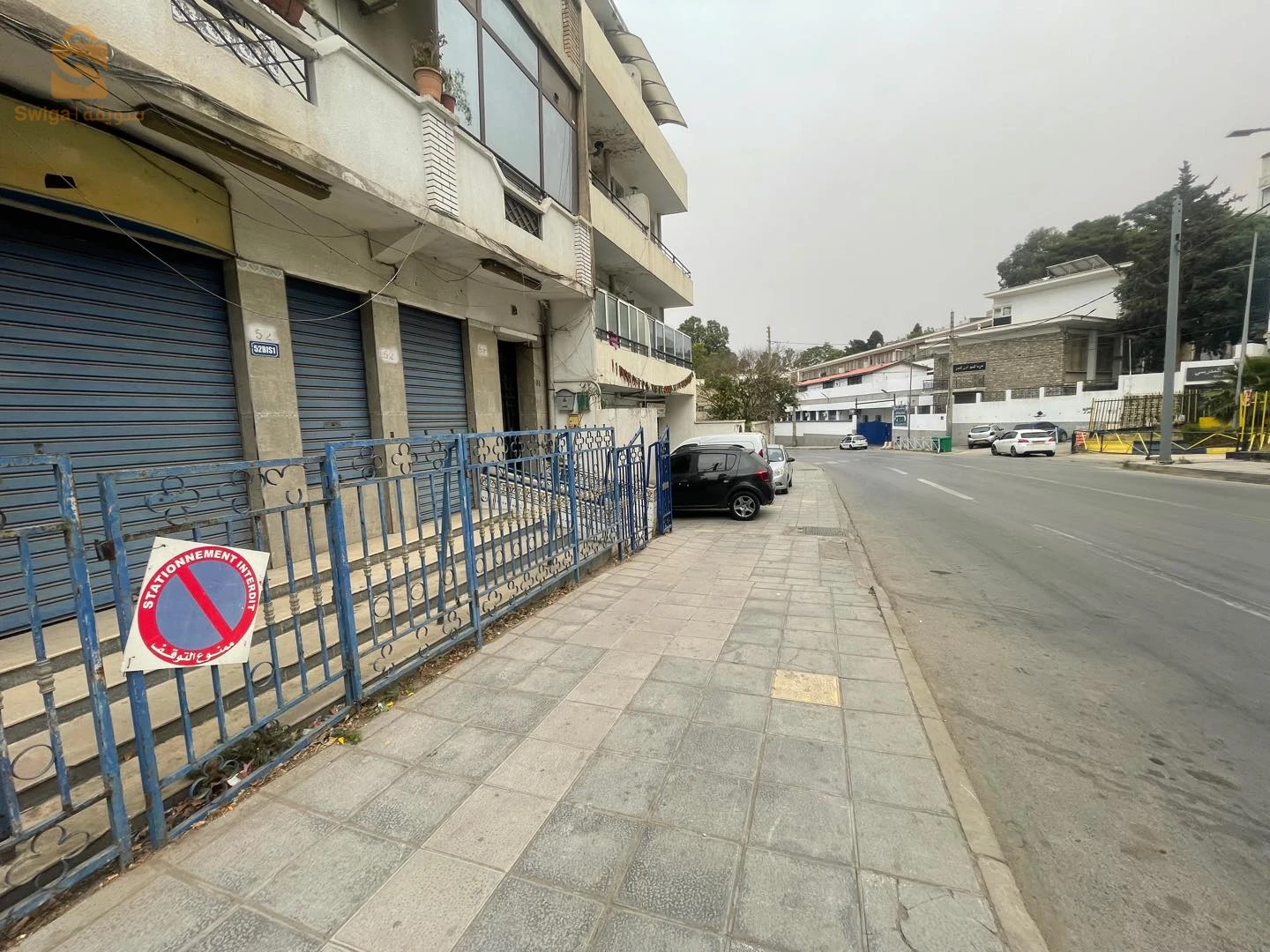 vente 3 niveaux commerciaux de villa scala en face la pompe a essence