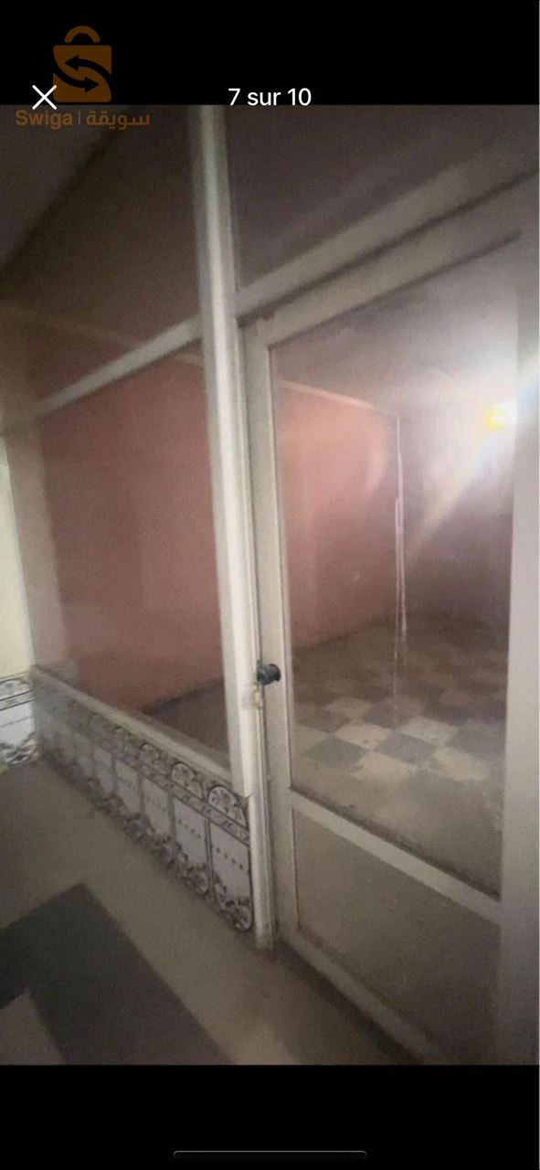 vente 3 niveaux commerciaux de villa scala en face la pompe a essence