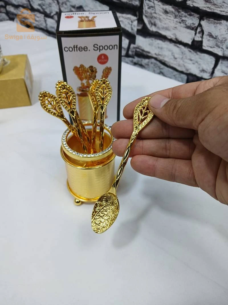 ملاعق و سكاكين و شوك 