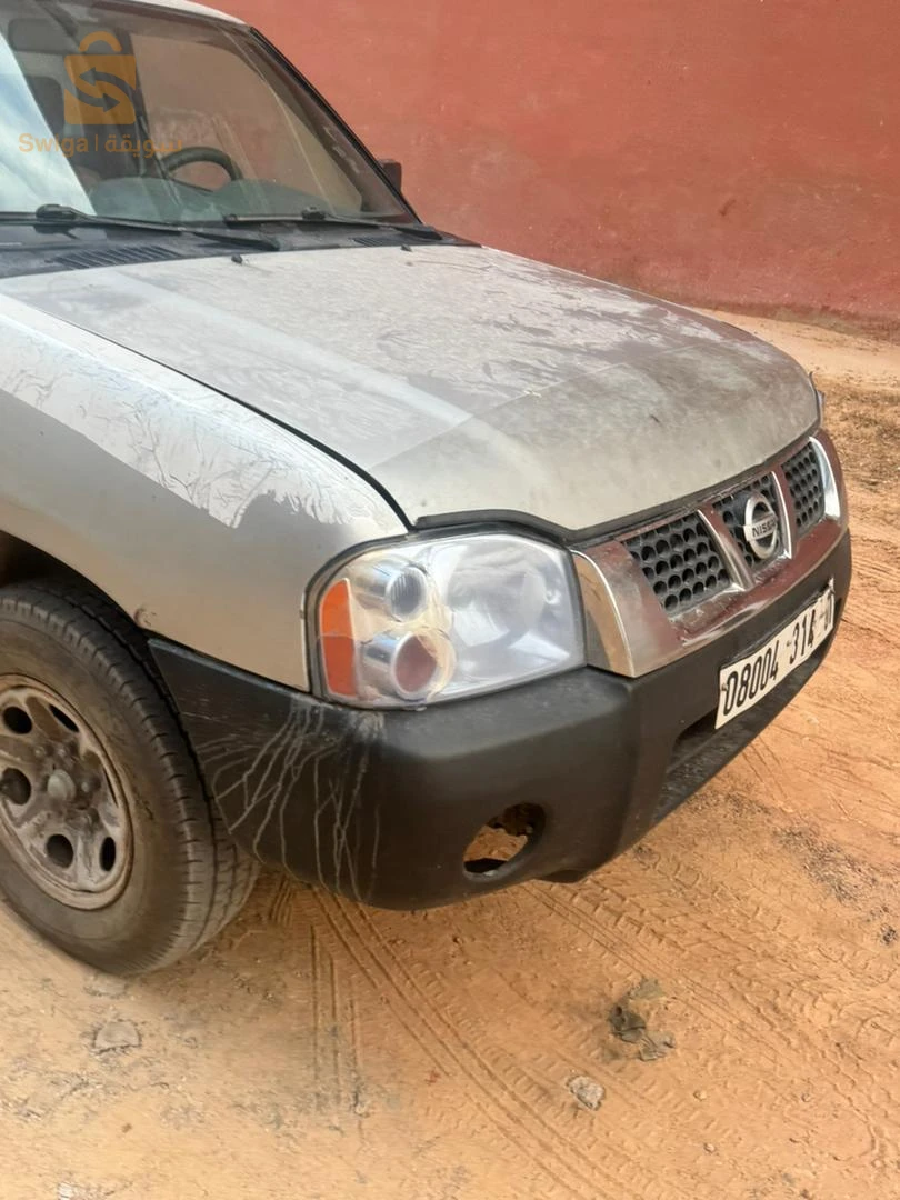 نيسان NP 300 2014 1  ادرار