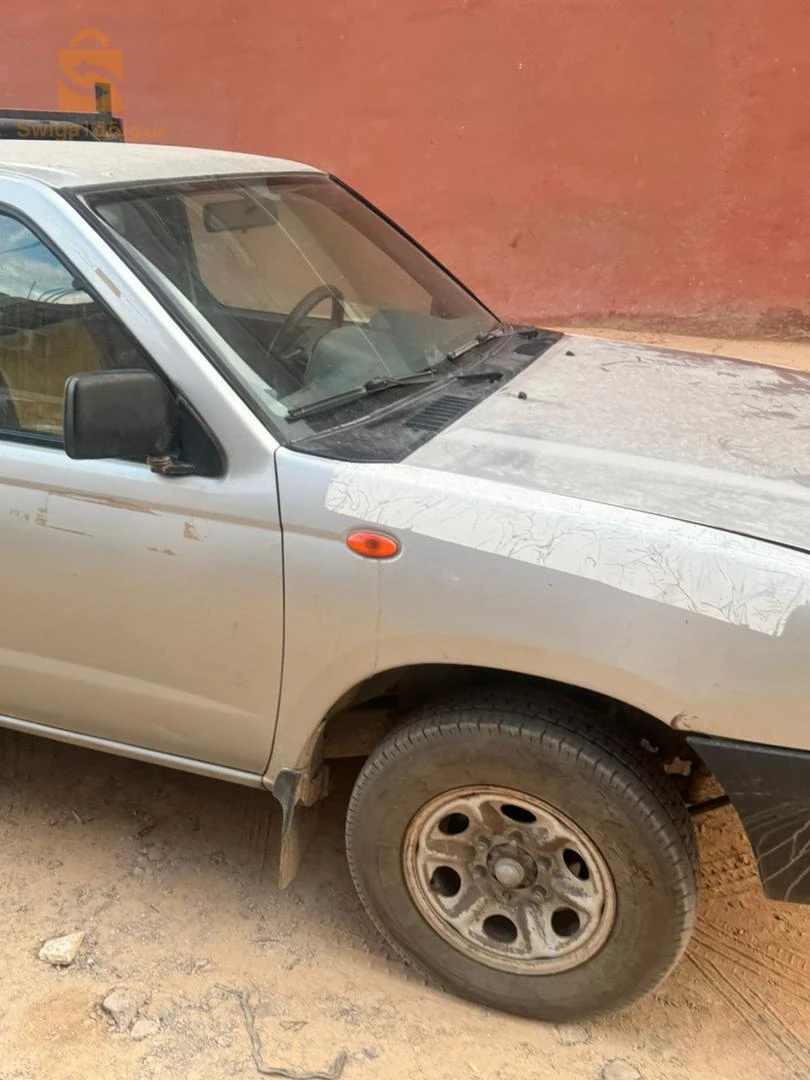نيسان NP 300 2014 1  ادرار