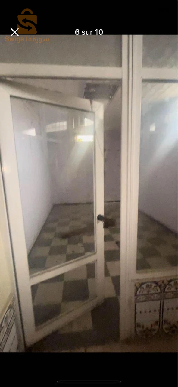 vente 3 niveaux commerciaux de villa scala en face la pompe a essence