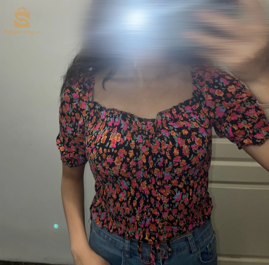 قمصان وبلوزات 