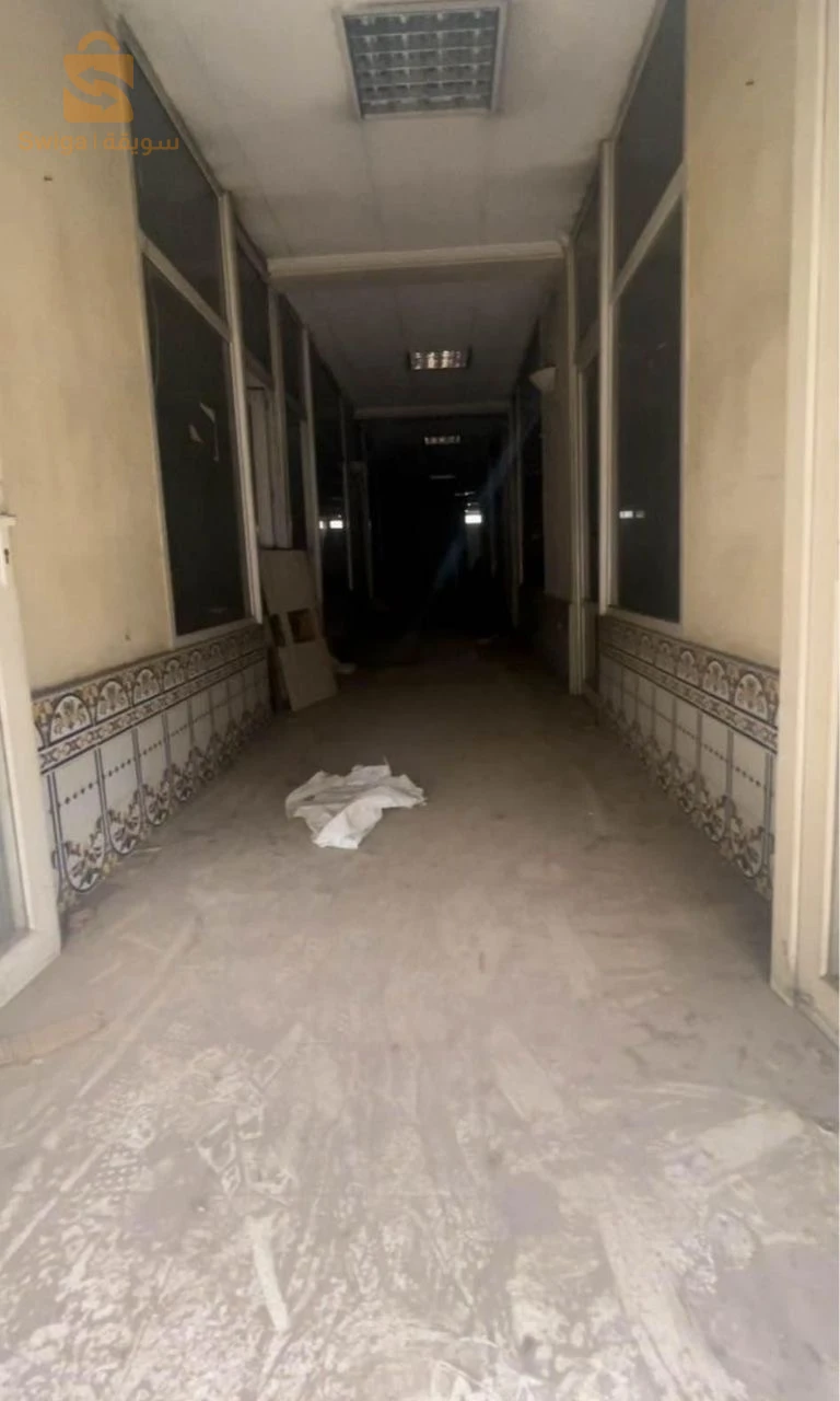 vente 3 niveaux commerciaux de villa scala en face la pompe a essence