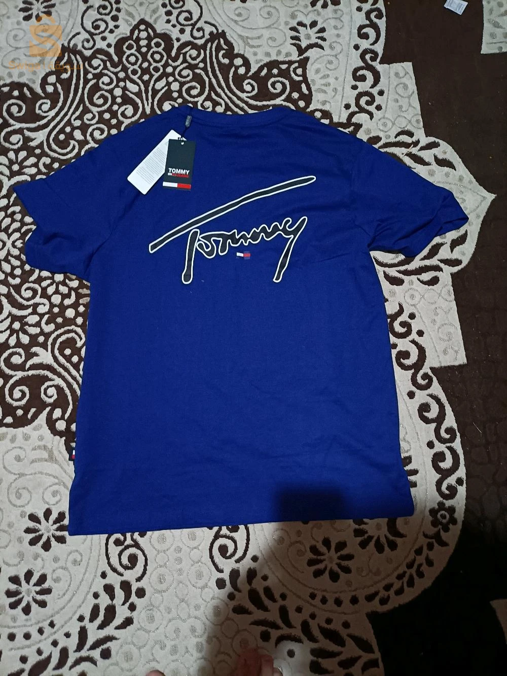 قمصان وتيشيرتات 