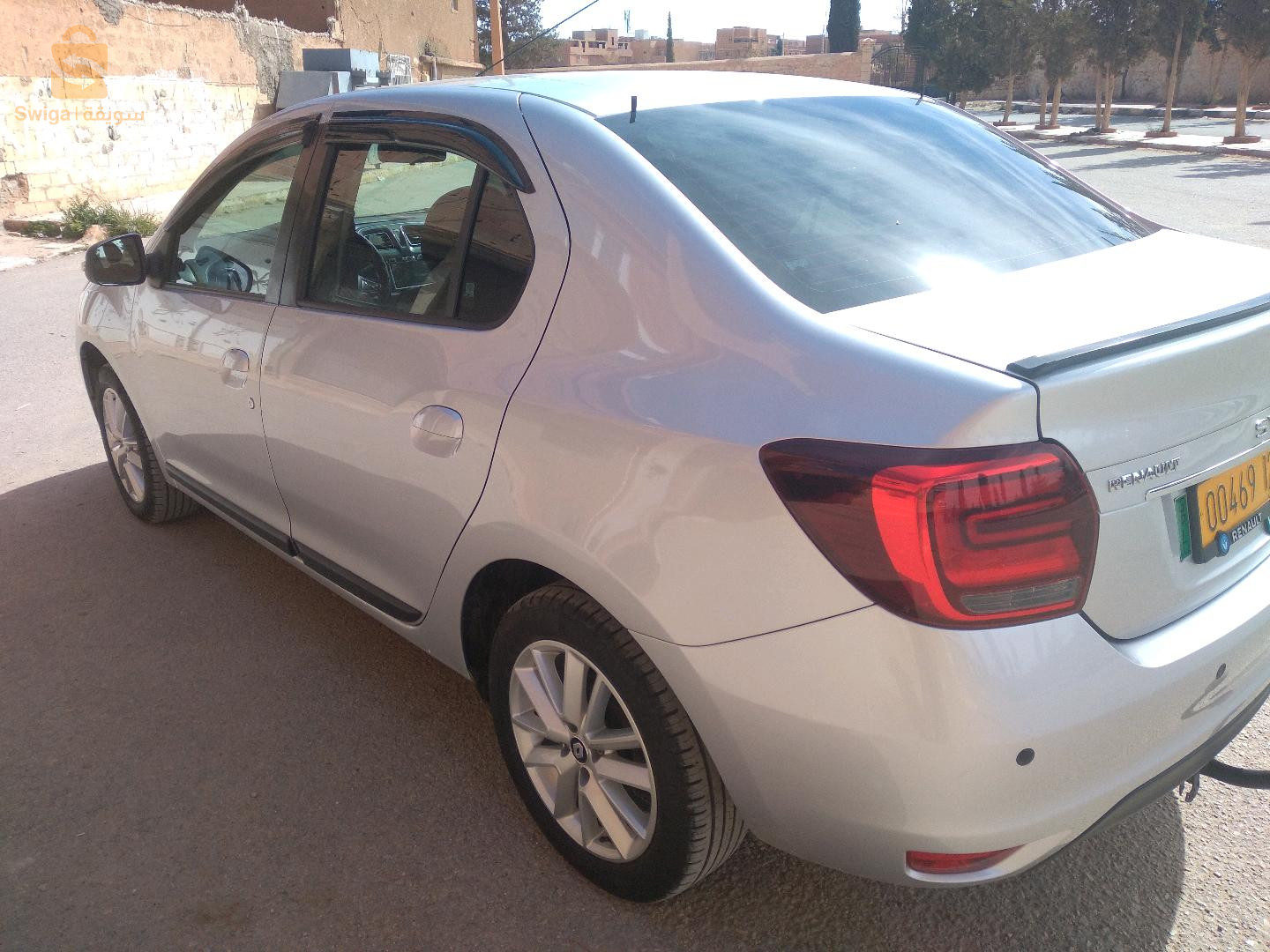 رينو 2022 32 البيض