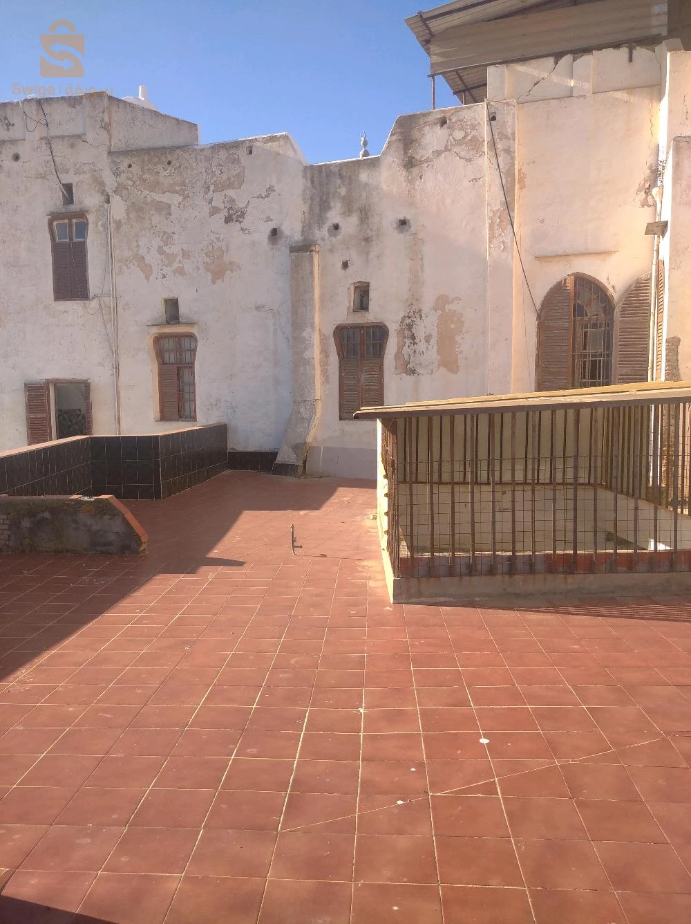 للبيع عمارات عدد الغرف18 16 الجزائر